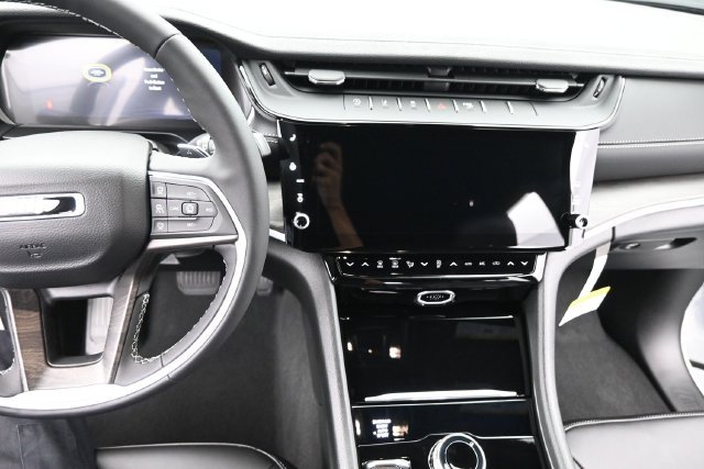 New 2026 Jeep Grand Cherokee Limited AWD/4WD image 12