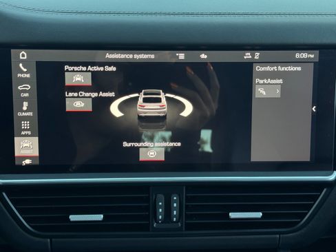 Used 2021 Porsche Cayenne Turbo S image 30