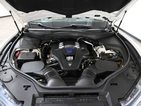 Used 2020 Maserati Levante S image 35