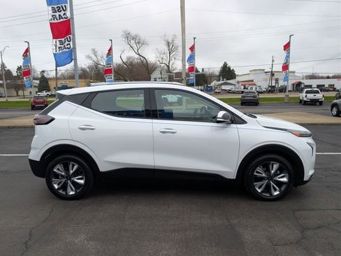 Used 2023 Chevrolet Bolt EUV LT w/ Convenience Package image 6