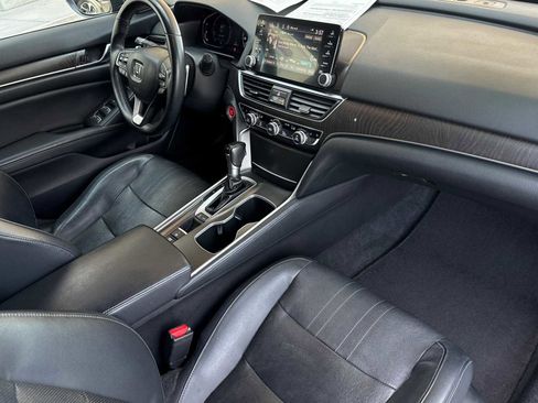 Used 2018 Honda Accord Touring image 18