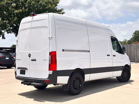 Used 2025 Mercedes-Benz Sprinter 2500 image 6