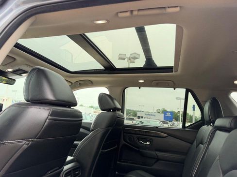 Used 2024 Honda Pilot Elite image 11