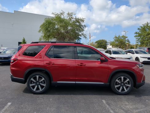 New 2025 Honda Pilot Touring image 5