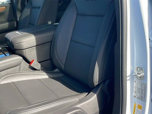 New 2026 GMC Yukon XL Denali w/ Denali Reserve Package image 12