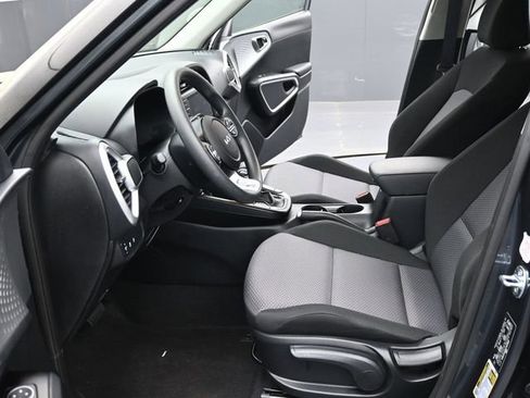 Used 2025 Kia Soul LX w/ LX Technology Package FWD image 27