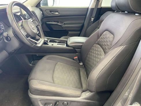 Used 2022 Nissan Pathfinder SV image 16