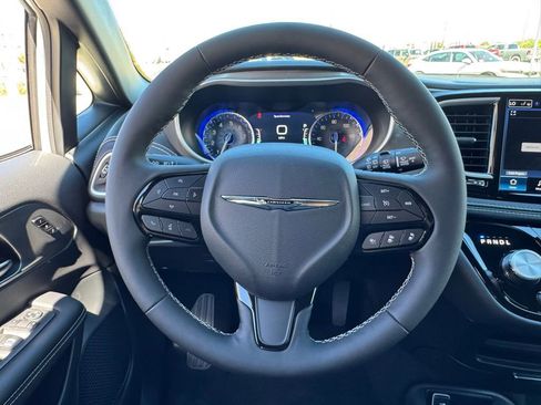 New 2026 Chrysler Pacifica Select w/ S Appearance Package image 13