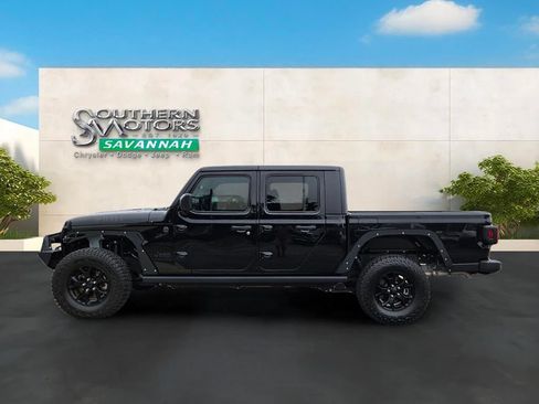 Used 2023 Jeep Gladiator Sport AWD/4WD image 2
