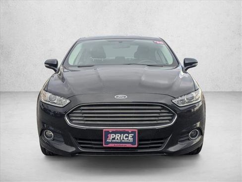 Used 2016 Ford Fusion SE image 2