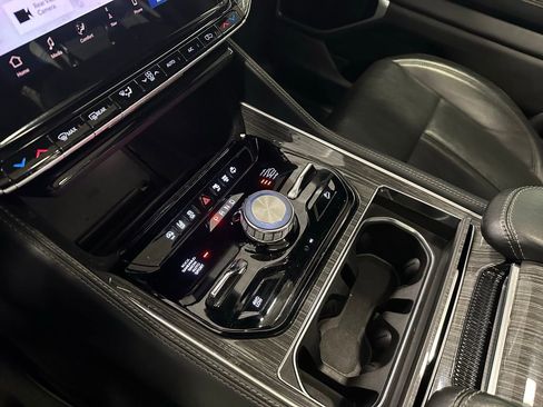 Used 2022 Jeep Wagoneer Series III w/ Premium Group I image 27