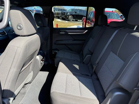 Used 2025 GMC Acadia Elevation image 15