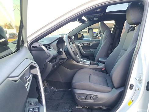Used 2023 Toyota RAV4 SE w/ Convenience Package image 11