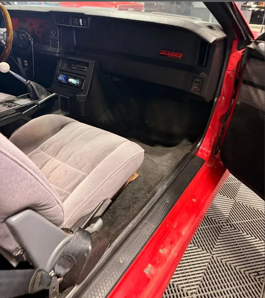 Used 1991 Chevrolet Camaro Z28 RWD image 13