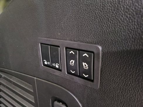 Used 2017 Cadillac Escalade Premium Luxury image 31