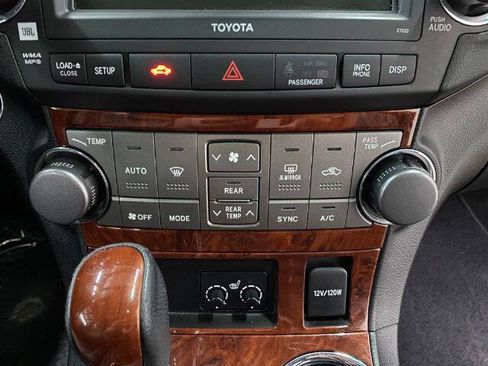 Used 2011 Toyota Highlander Limited AWD/4WD image 27