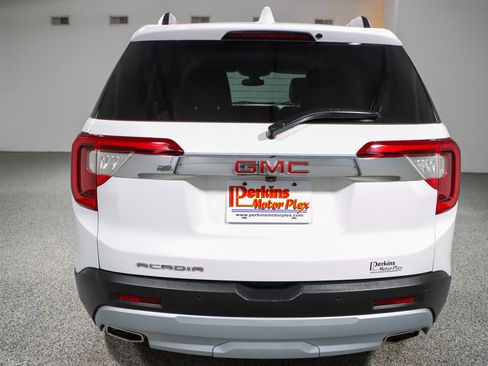 Used 2023 GMC Acadia SLT FWD image 8