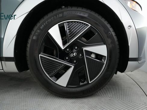 Used 2025 Hyundai Ioniq 5 Limited image 18