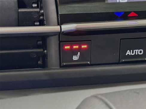 Used 2025 Toyota Sienna XLE w/ XLE Plus Package image 16