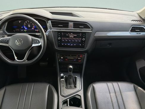 Used 2024 Volkswagen Tiguan SE FWD image 12