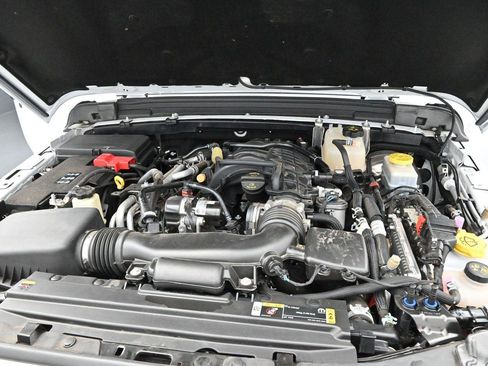 Used 2023 Jeep Wrangler Unlimited Sahara AWD/4WD image 33