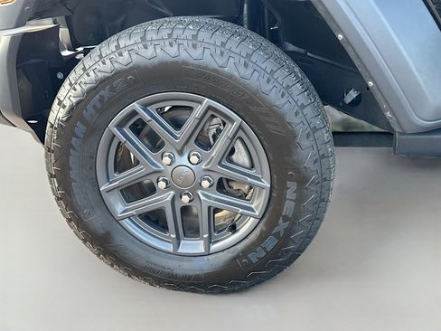 Used 2024 Jeep Wrangler Unlimited Sport AWD/4WD image 39