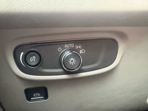 Used 2018 GMC Terrain SLE FWD image 24