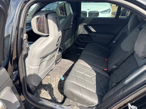 Used 2023 BMW 740i w/ Luxury Rear Seating Package image 11