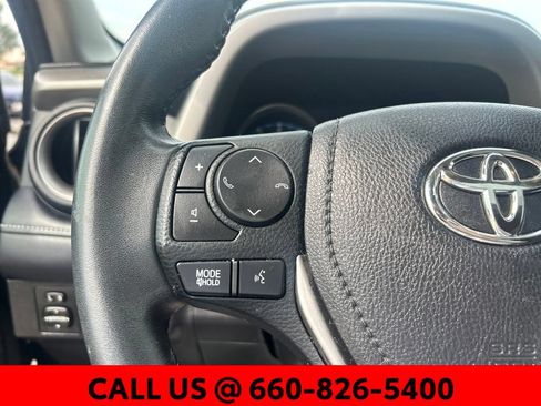 Used 2018 Toyota RAV4 XLE AWD/4WD image 12