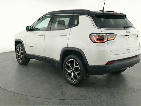 Used 2025 Jeep Compass Limited image 5