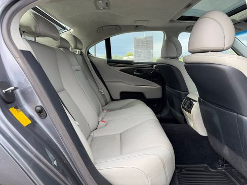 Used 2014 Lexus LS 460 w/ Comfort Package RWD image 14