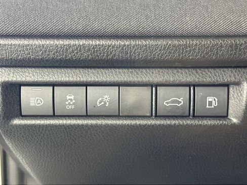 Used 2025 Toyota Camry LE FWD image 21