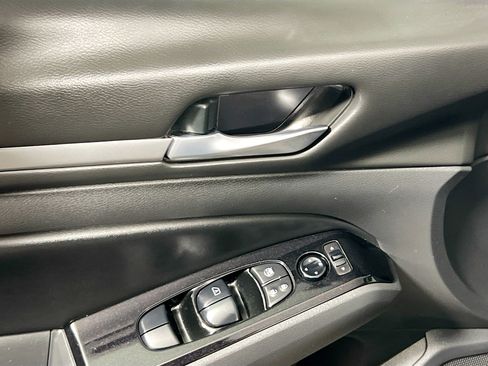 Used 2023 Nissan Altima 2.5 SV FWD image 16