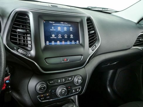 Used 2019 Jeep Cherokee Latitude w/ Popular Appearance Group FWD image 12