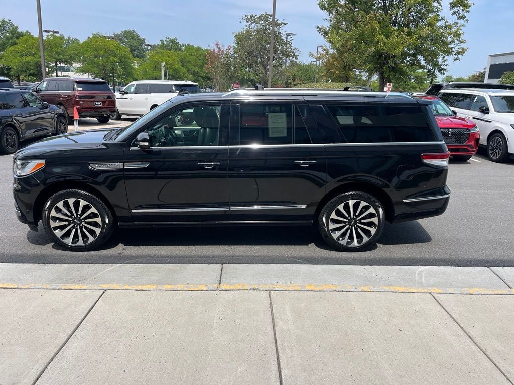 Certified 2023 Lincoln Navigator L Reserve AWD/4WD image 6