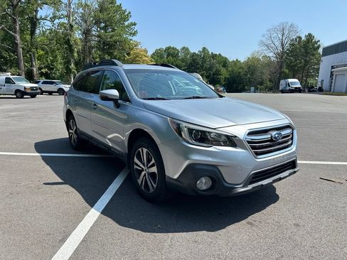 Used 2018 Subaru Outback 2.5i Limited AWD/4WD image 3