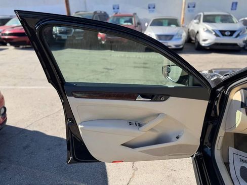 Used 2012 Volkswagen Passat 2.5 SEL Premium image 19