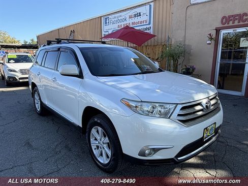 Used 2013 Toyota Highlander Plus AWD/4WD image 2