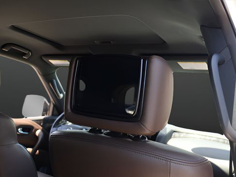Used 2022 Nissan Armada Platinum w/ Captain's Chairs Package RWD image 23