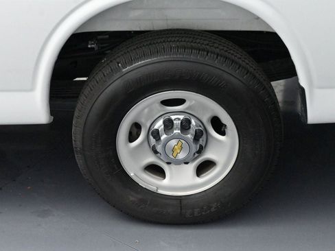Used 2025 Chevrolet Express 3500 LT w/ LT Preferred Equipment Group image 28