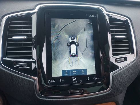 Used 2021 Volvo XC90 T6 Momentum w/ Advanced Package AWD/4WD image 17