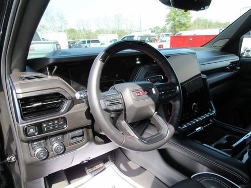Used 2025 GMC Yukon XL AT4 Ultimate AWD/4WD image 13