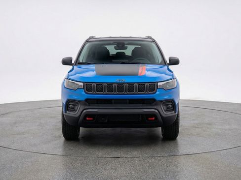 Used 2025 Jeep Compass Trailhawk AWD/4WD image 2