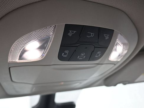 Used 2024 Chrysler Pacifica Touring-L FWD image 12