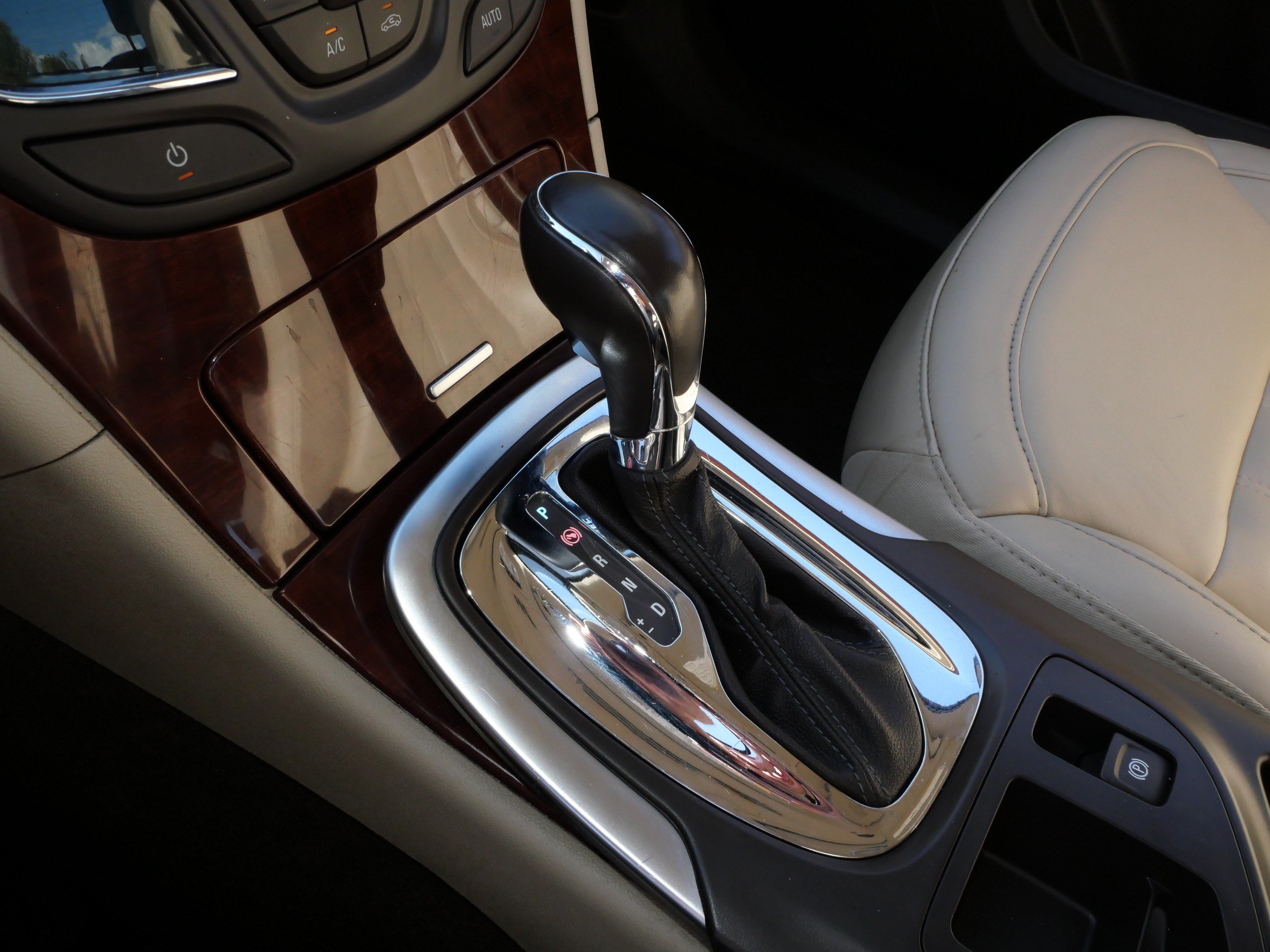 Used 2014 Buick Regal Premium FWD image 24