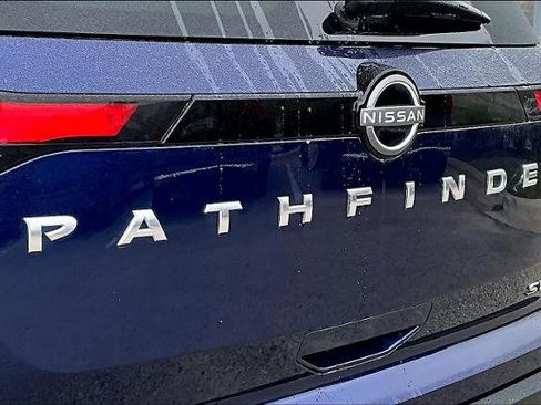 Certified 2022 Nissan Pathfinder SV image 9