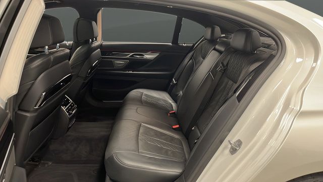 Used 2019 BMW 750i xDrive AWD/4WD image 23