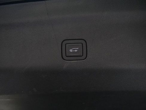 Used 2024 GMC Yukon XL SLT w/ SLT Luxury Package image 43