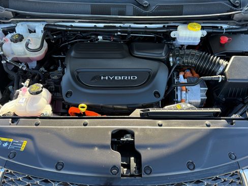 Used 2024 Chrysler Pacifica Select image 36