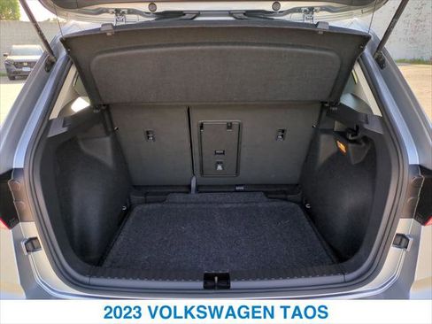 Used 2023 Volkswagen Taos SE w/ Panoramic Sunroof Package image 23
